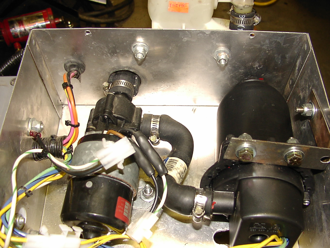 Pump and Hostart closeup. Note simple bracket to hold Hotstart in place.